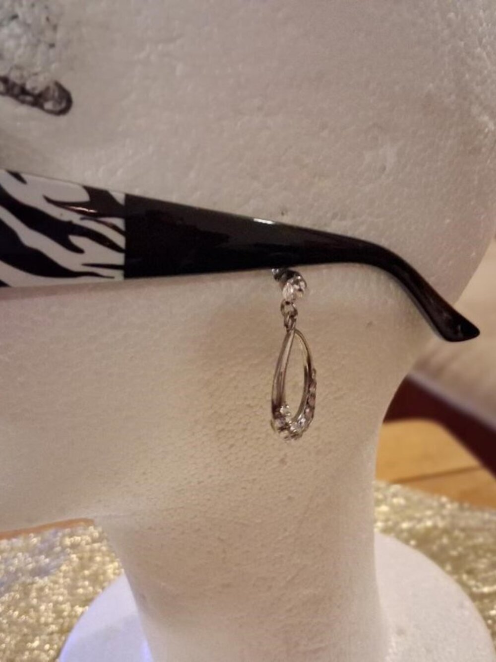 BLACK AND WHITE ZEBRA PRINT SUN GLASSES NWOT - Picture 3 of 4